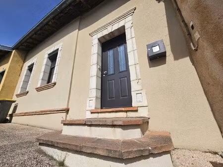 charmante maison de rue rénovée avec goût au cœur de samatan