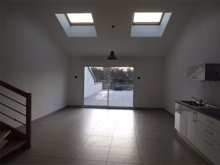 magnifique f4 duplex avec cuisine equipee et grande terrasse