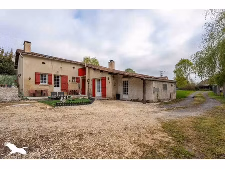vente maison 4 pièces 127 m² à saint-aigulin (17360)  174 371 €