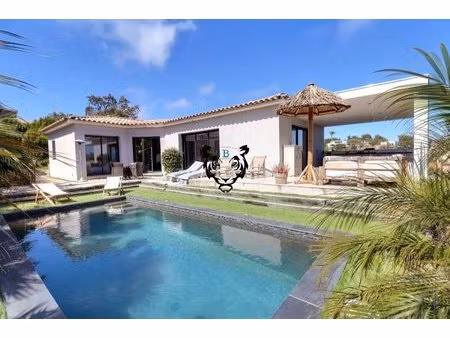 villa contemporaine de 190 m² avec piscine  studio et prestations de qualité