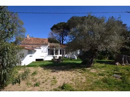 maison proche du village