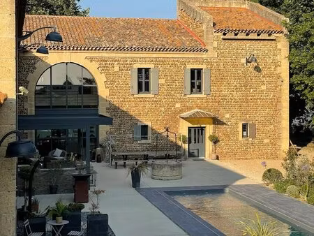 mas d'exception avec chambres d'hôtes  écuries et prestations haut de gamme