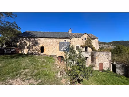 corps de ferme à rénover avec grange et terrain