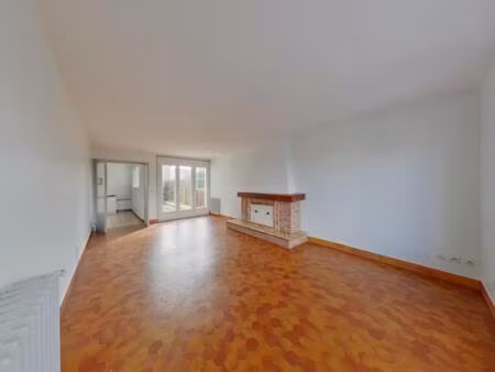 location appartement 3 pièces 74m² lussac les chateaux 86320