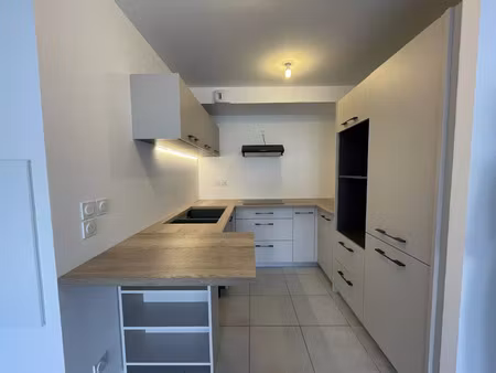 location appartement 3 pièces 61 m² à saint-jean-pied-de-port (64220)