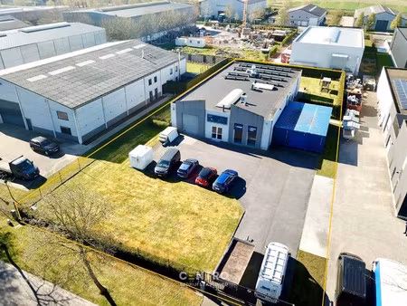 recent bedrijfsgebouw  bestaande uit magazijn  burelen en woning met zonnige tuin te diksm