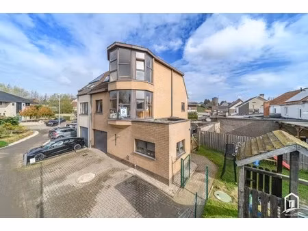 gunstig gelegen  ruime en zeer lichtrijke gezinswoning te iddergem.