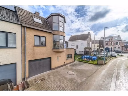 gunstig gelegen  ruime en zeer lichtrijke gezinswoning te iddergem.