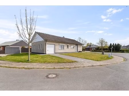 rustig gelegen bungalow te stekene