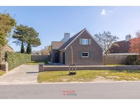 alleenstaande villa op unieke ligging aan de duinen van oostduinkerke