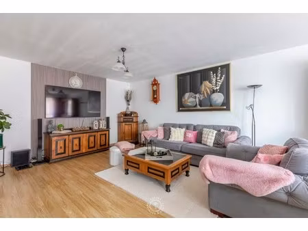 centraal gelegen 3-slpk-appartement met terras en autostaanplaats