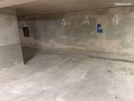 5 parkings deux roues