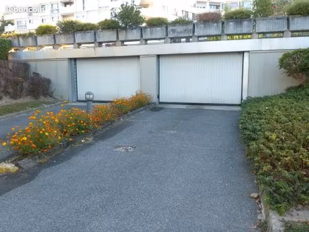 box parking fermé et sécurisé