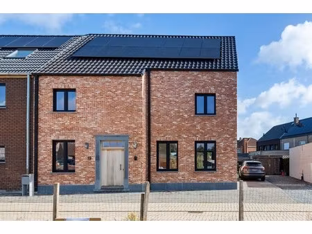 energiezuinige halfopen bebouwing in branst