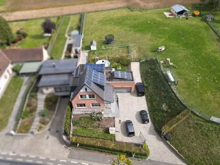 ruime 4-slaapkamerwoning op een perceel van 48are in parike!