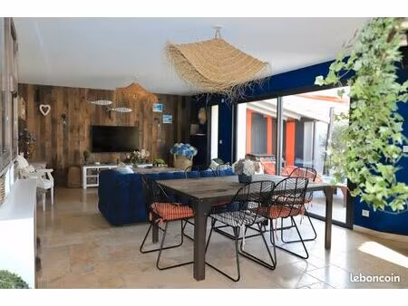 maison au nord de la rochelle