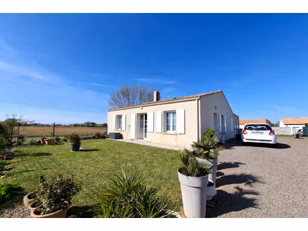 2 maisons de plain-pied récentes avec jardins