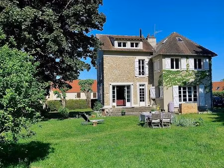 maison . 8 pièces . 197 m²