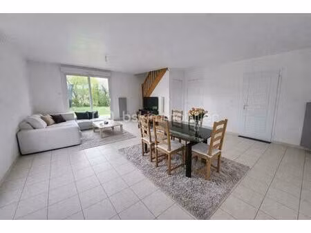 maison de 110 m² à livry-louvercy