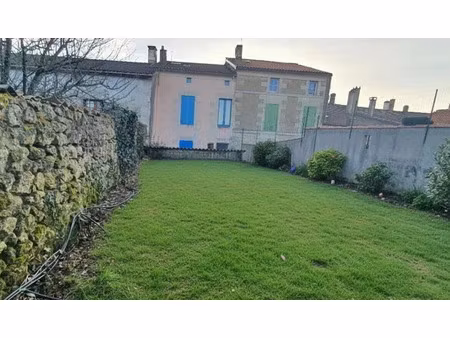 vente maison 5 pièces 160 m² montguyon (17270)