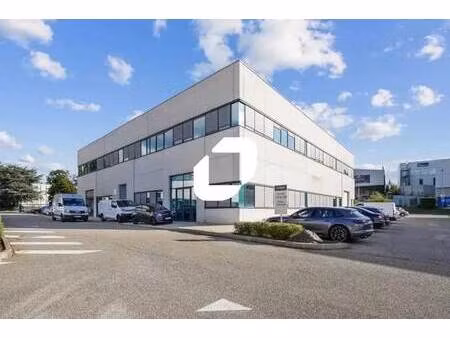 location local d'activités 200 m² à 1 400 m²