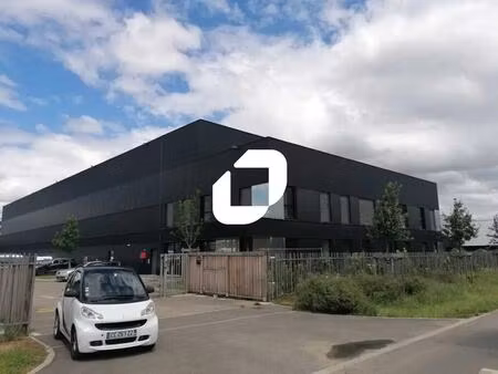 location local d'activités 2 883 m²