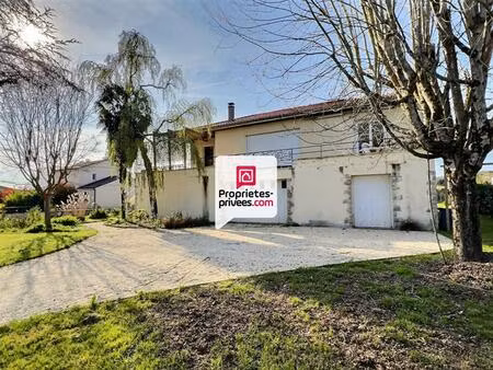 maison t4 /5 d'env. 136 m² avec 3/4 ch . et garage double proche centre ville de saint-ast