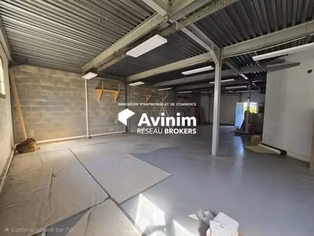 location entrepôt 233 m²