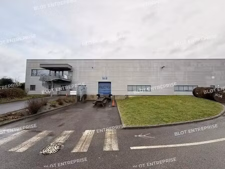 location entrepôt 2 500 m²