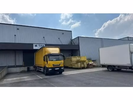 location entrepôt 3 374 m²