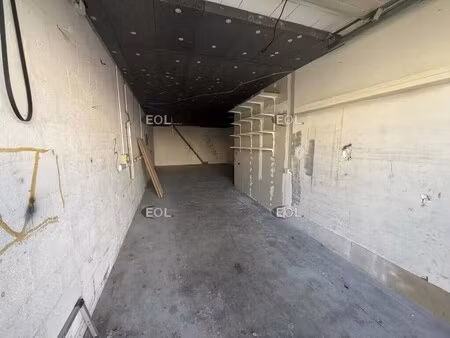 location local d'activités 193 m²