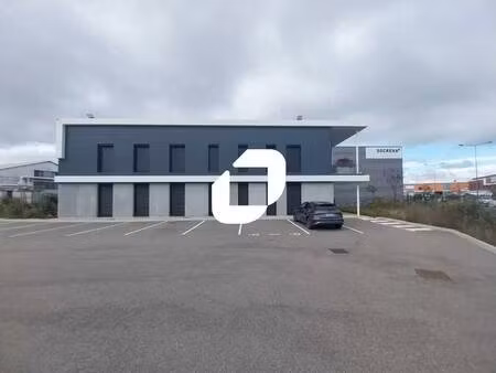 location local d'activités 3 377 m²