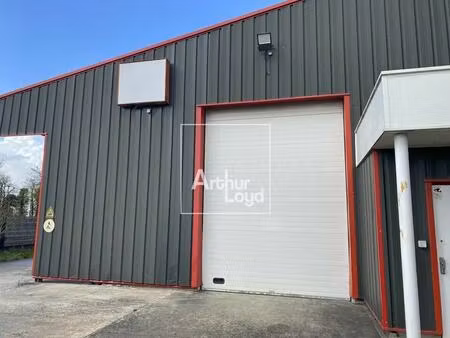 location local d'activités 653 m²