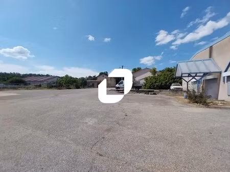 location local d'activités 1 400 m²