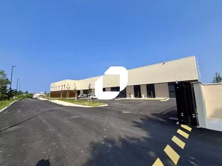 location local d'activités 199 m² à 4 725 m²