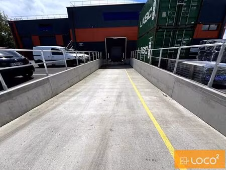 location local d'activités 1 650 m²