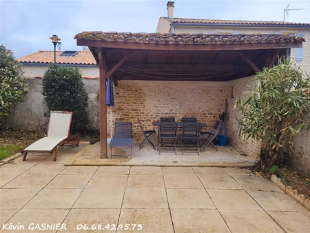 saint coutant le grand (17430) : maison 5 pièces 115m2