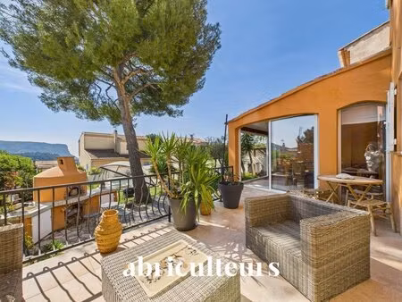 maison familiale lumineuse avec vue cap canaille  dans résidence sécurisée – cassis - 895.