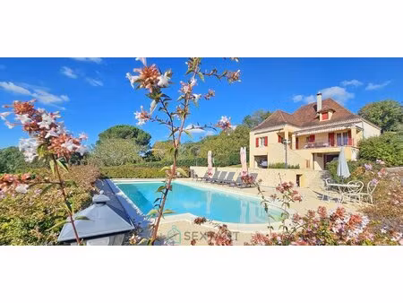 maison idéale à domme  offrant une vue imprenable sur la bastide et la vallée  avec une...