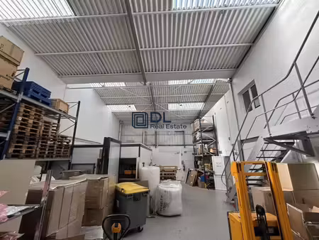 location local d'activités 1 470 m²