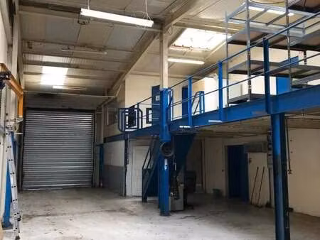 location entrepôt 230 m²