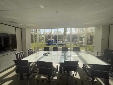 location entrepôt 1 700 m²