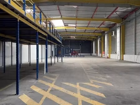 location entrepôt 1 734 m²
