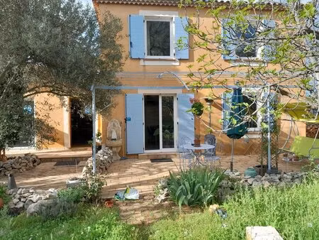 villa avec vue panoramique sur les pentes du mont bouquet