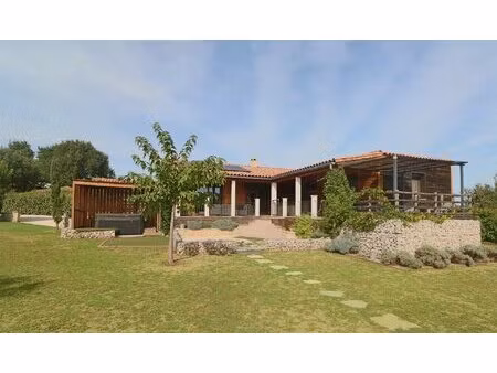 superbe villa contemporaine en bois avec appartement indépendant