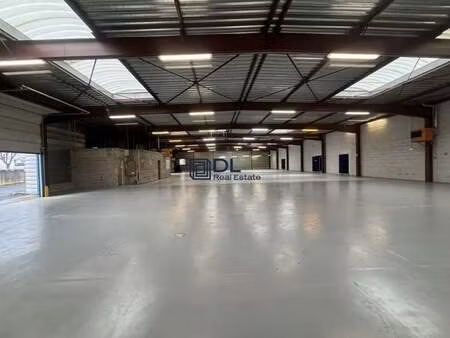 location entrepôt 1 772 m²