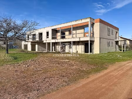 immeuble a finir 720m2 r+1