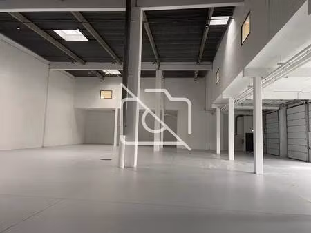 location entrepôt 1 200 m² à 1 816 m²