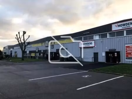 location entrepôt 887 m²