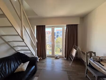 ruime  gemeubelde duplex-studentenkamer te huur